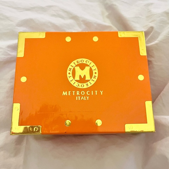 Metro City Italy NWT and Box Red Leather Cocodile Wallet - Picture 4 of 5